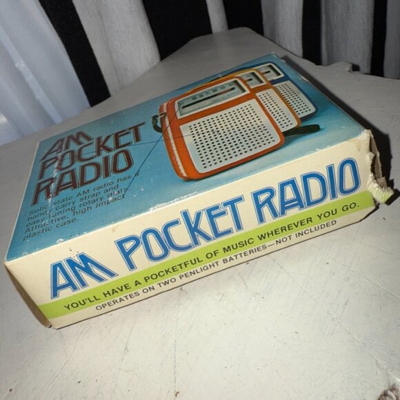 TESTED Vintage AM Transistor Solid State Handheld Radio Blue WORKING Clean - Picture 13 of 13